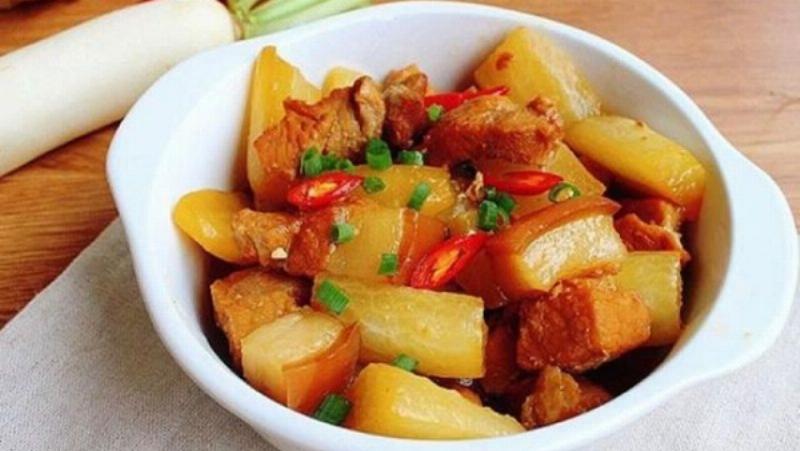 Củ cải đã được sơ chế và trộn với gia vị