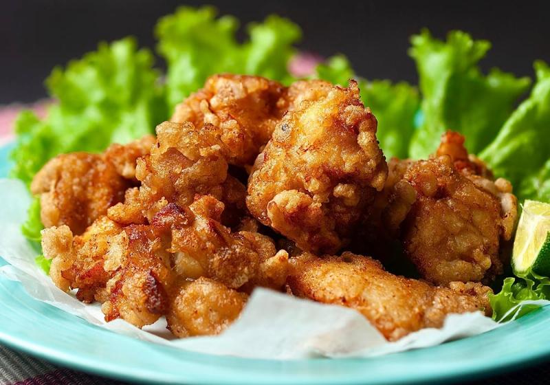Kỹ thuật tẩm bột giúp bắp chiên bơ giòn lâu và vàng đều hấp dẫn