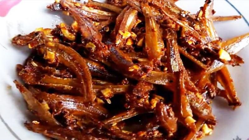 Nguyên liệu cần thiết cho món cá cơm khô rim chuẩn bị sẵn sàng