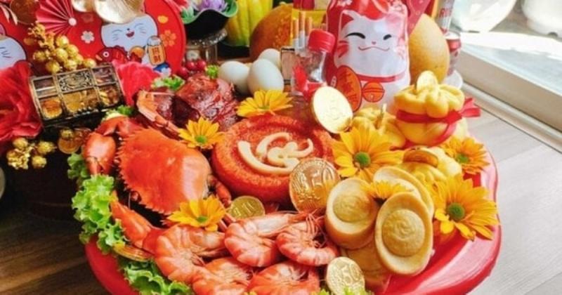 Những con tôm càng xanh tươi sống đang được bày bán tại một khu chợ truyền thống Việt Nam, phản ánh giá tôm càng xanh hôm nay tại chợ.