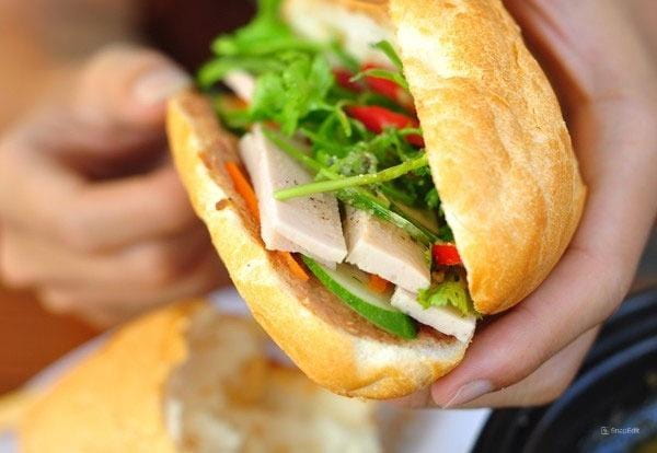 cách làm bánh mì chả lụa