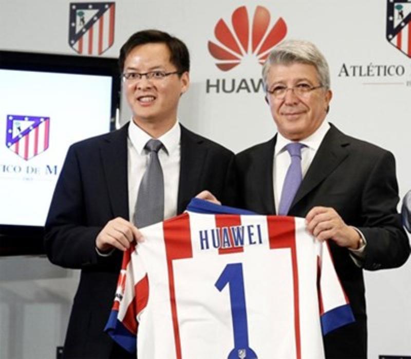 Enrique Cerezo, Chủ tịch Atlético Madrid, tại một sự kiện bóng đá.