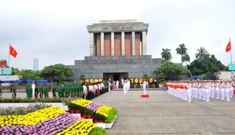 Lăng Bác Hà Nội trang nghiêm, hùng vĩ