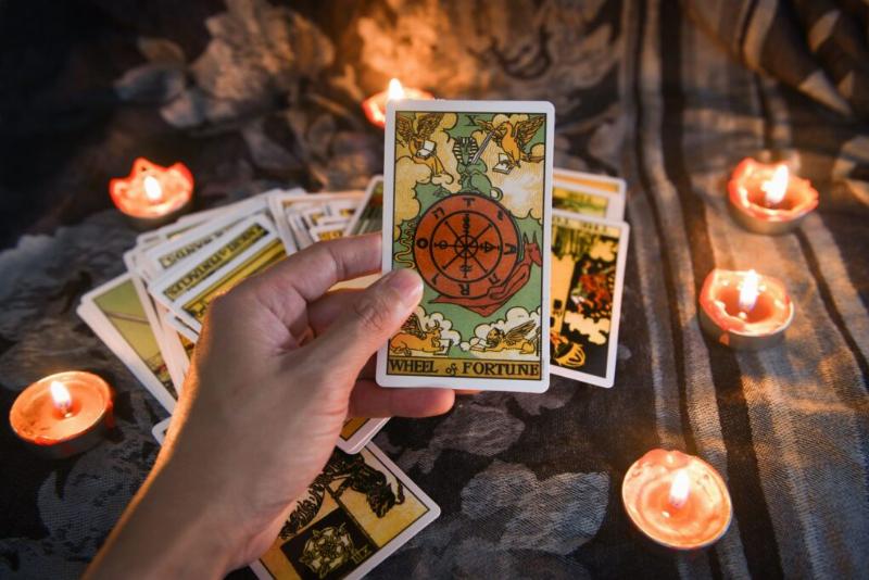 Tích Hợp Bói Tarot và Phong Thủy cho Tình Yêu