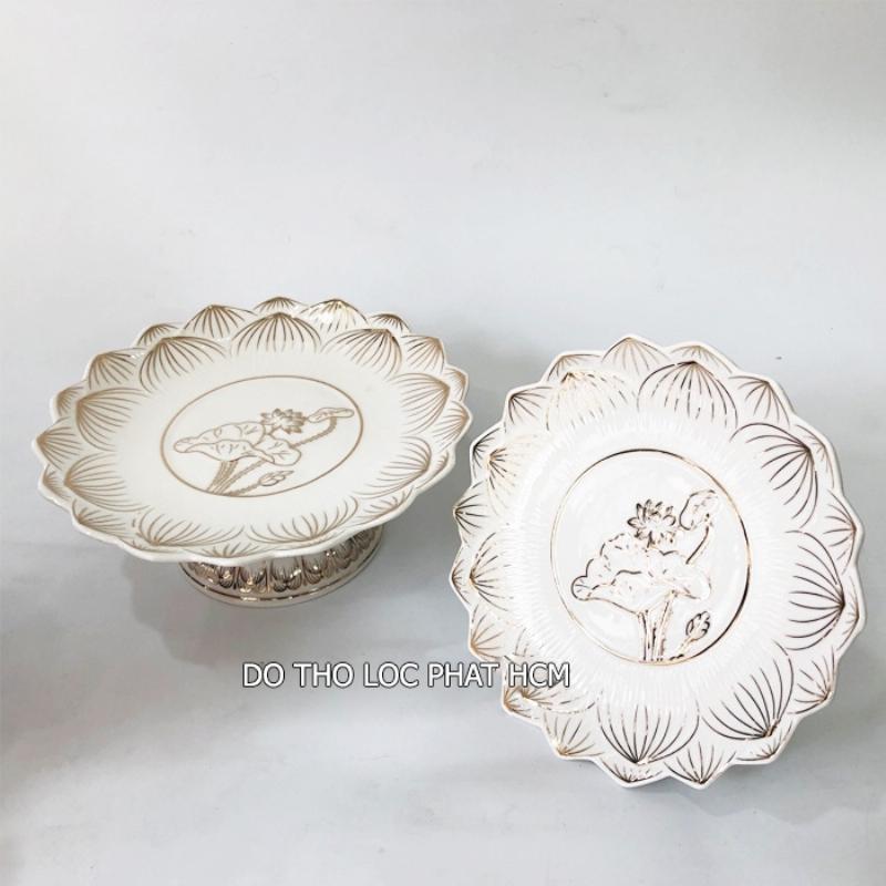 Tượng Phật cao 8 inch trên bàn thờ gia tiên