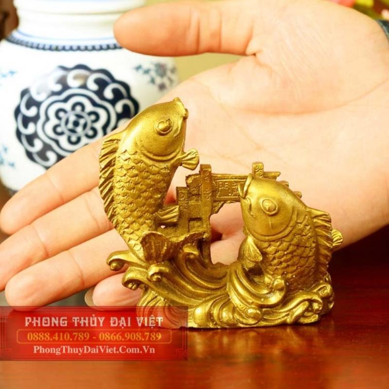 Hình ảnh các vật phẩm phong thủy phù hợp với người sinh năm 2009 như Tháp Văn Xương, Tỳ Hưu, tượng Phật Di Lặc