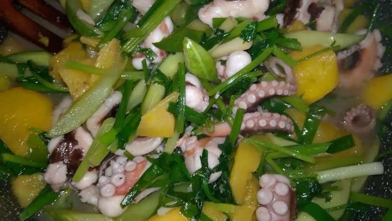 Bạch tuộc xào thơm