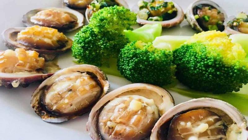 Món bào ngư xào nấm đông cô sốt dầu hào đậm đà hương vị