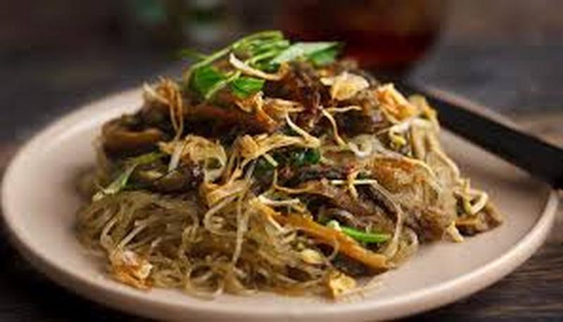 Một tô bún chả cá miền trung nóng hổi, thơm lừng, đầy hấp dẫn, sẵn sàng được thưởng thức