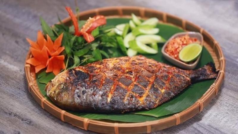 Hinh anh ca chim tuoi ngon chuan bi cho mon nuong dam da