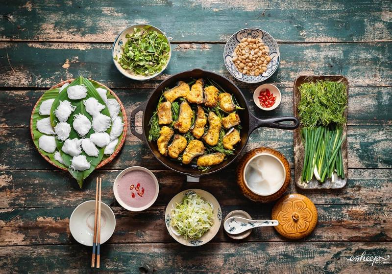 Chuẩn bị miếng cá hồi tươi ngon để nướng bằng nồi chiên không dầu cùng các loại gia vị cơ bản