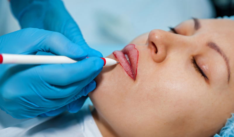 Đôi môi sau xăm cần được chăm sóc cẩn thận để mau lành và lên màu chuẩn