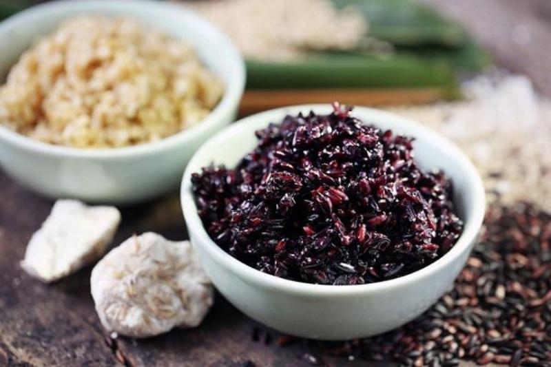 Biểu tượng hoặc hình ảnh minh họa các lợi ích tiềm năng (tiêu hóa, da, dinh dưỡng) của rượu gạo Makgeolli