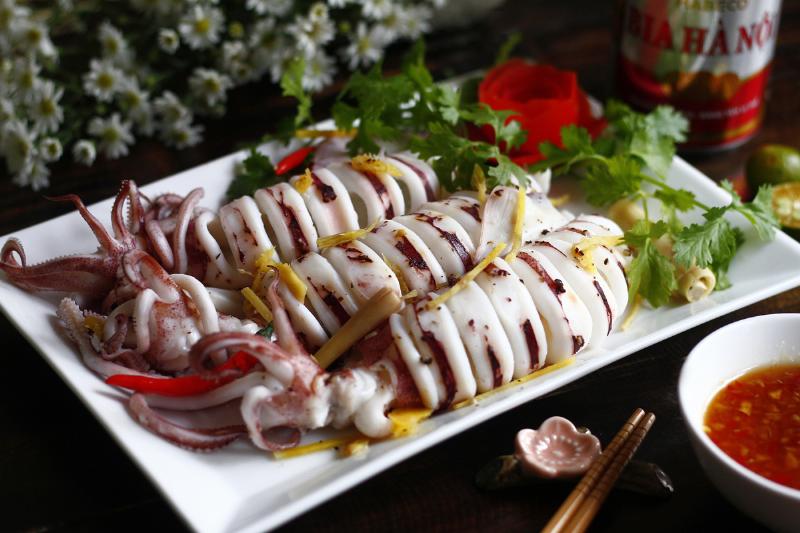 Mực ống hấp gừng chín tới