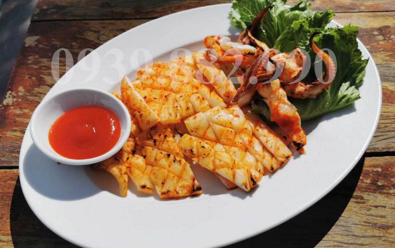 Mực ống nướng muối ớt hấp dẫn, dai ngon đậm đà hương vị biển cả tươi rói
