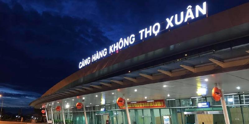 Hinh anh nhung mieng ca ba sa chien vang gion bay tren dia, kem nuoc cham va rau song