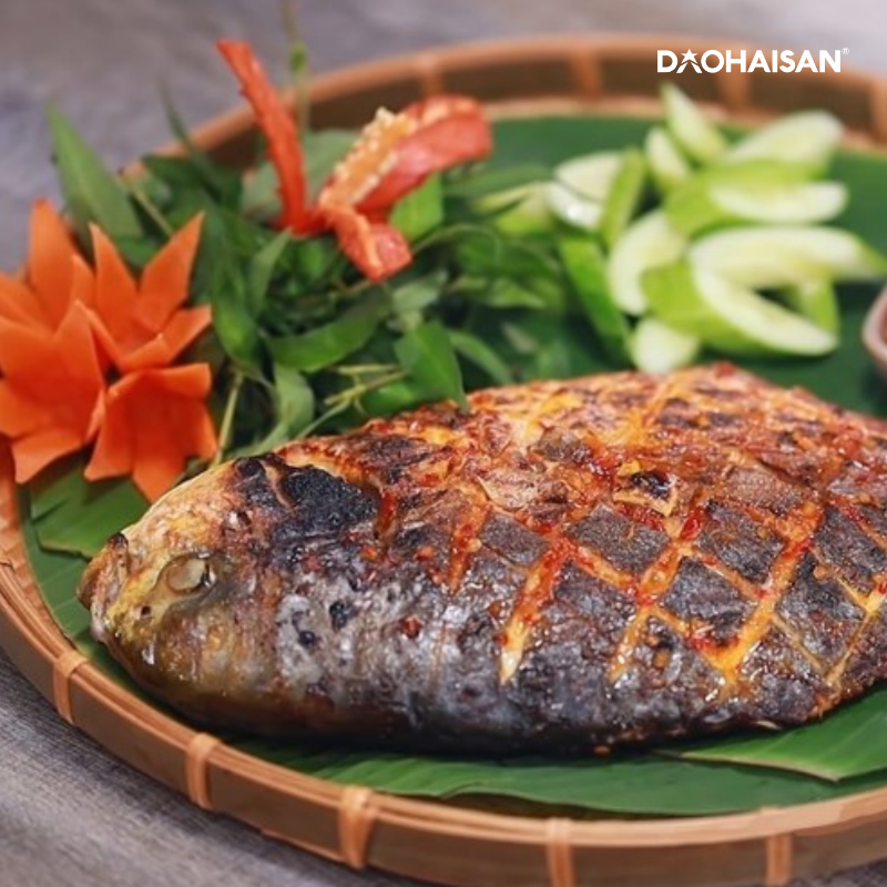 Con ca chim tuoi ngon da duoc nuong muoi ot vang gion hap dan