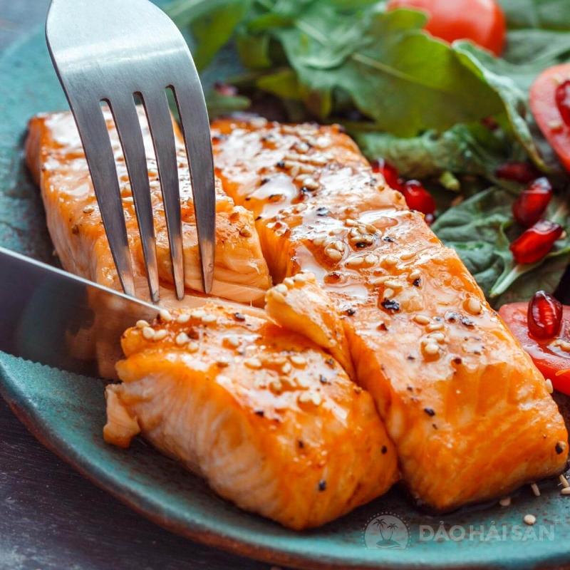 Cá hồi tươi ngon phi lê chuẩn bị chế biến các món ngon tại nhà