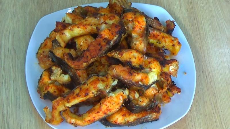 Hướng dẫn cách chọn cá tầm tươi ngon để làm món nướng muối ớt tại nhà.