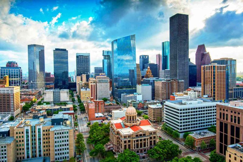 Dịch vụ chu đáo và thân thiện tại quán ăn gia đình cần thơ góp phần làm hài lòng khách hàng