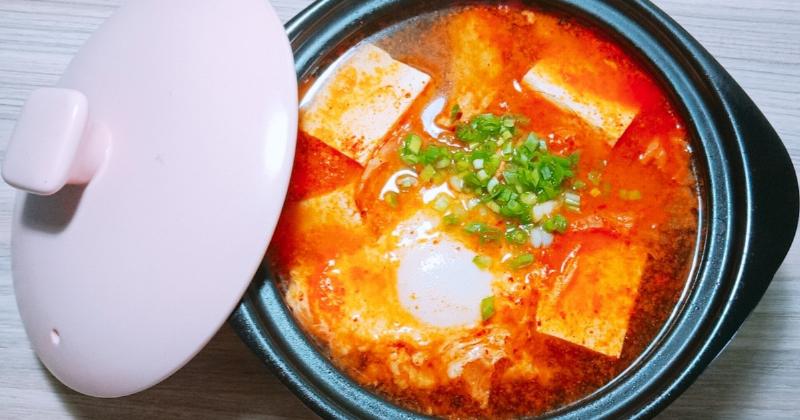 Nồi lẩu kim chi thịt bò nghi ngút khói
