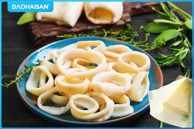 Các nguyên liệu chính để làm món bào ngư xào bơ tỏi gồm bào ngư, bơ, tỏi và gia vị