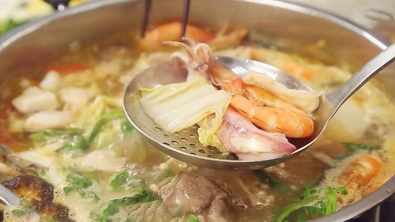 Nguyên liệu chuẩn bị cho món lẩu nấm hải sản tươi ngon hấp dẫn
