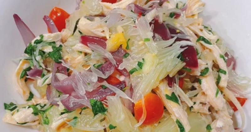 Salad giảm cân sốt mè rang đầy màu sắc và dinh dưỡng cho bữa ăn healthy của bạn