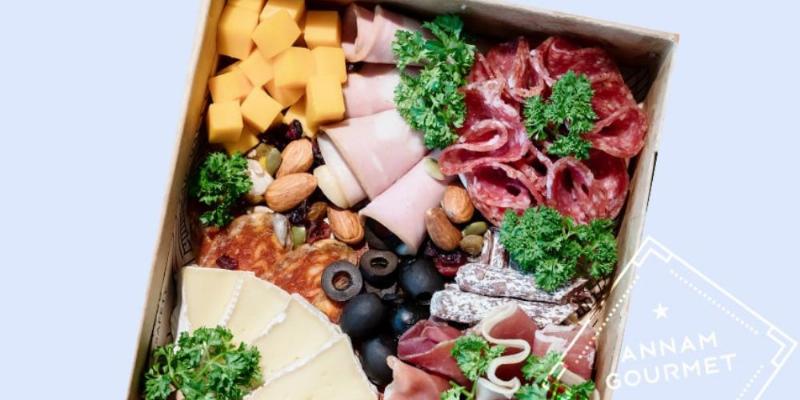 Những lát thịt hộp Hàn Quốc đã được chiên vàng đều, sẵn sàng để thưởng thức cùng cơm trắng hoặc các món khác