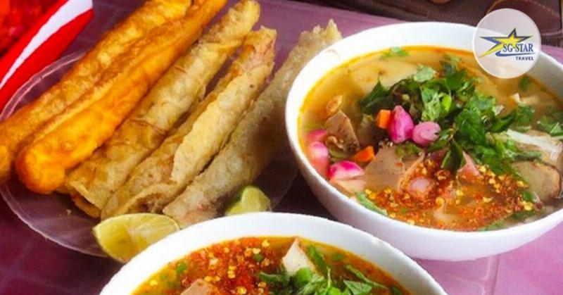 To bánh canh ghẹ Phú Quốc đầy đặn, hấp dẫn với thịt ghẹ chắc, sợi bánh và nước dùng nóng hổi