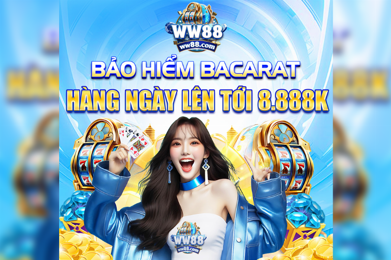 Hình ảnh tôm càng xanh tươi sống được bày bán tại một quầy hàng hải sản trong chợ truyền thống, với người bán đang cân tôm cho khách.