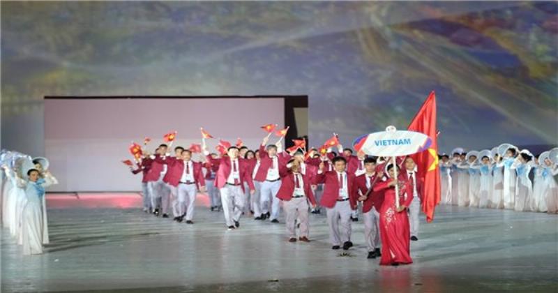 Hinh anh nguoi Viet Nam mac ao dai truyen thong bieu dien nghe thuat, the hien ban sac trong 11 nuoc o dong nam a